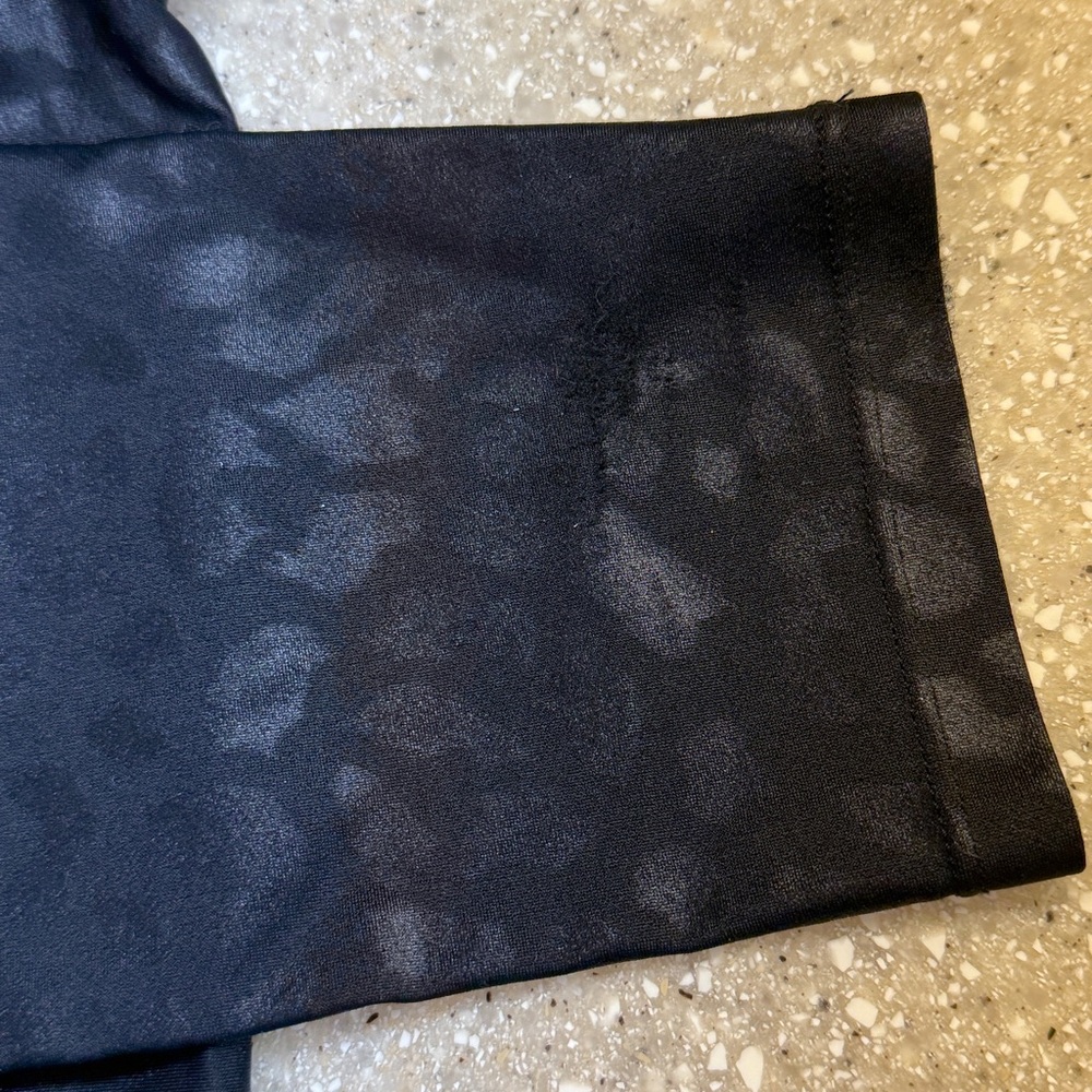 Carbon38 High Rise 7/8 Legging in Leopard Takara Shine Black - Picture 3 of 3